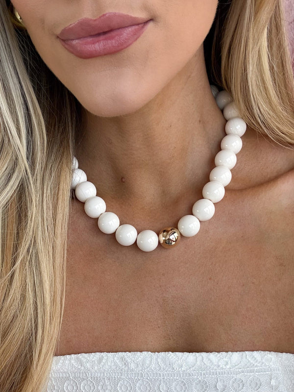 Hazel & Olive Chunky Beaded Necklace Gold Center - White and Gold